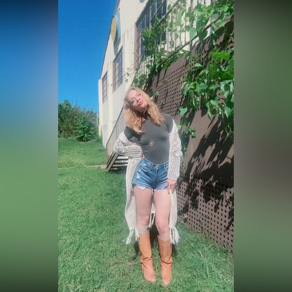 Meet your Posher, Cassie - Picture 7 of 8